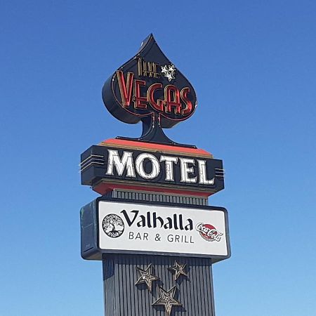 Vegas Minot Hotel Exterior photo