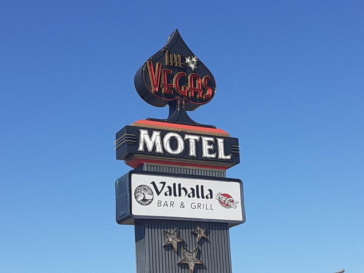 Vegas Minot Hotel Exterior photo
